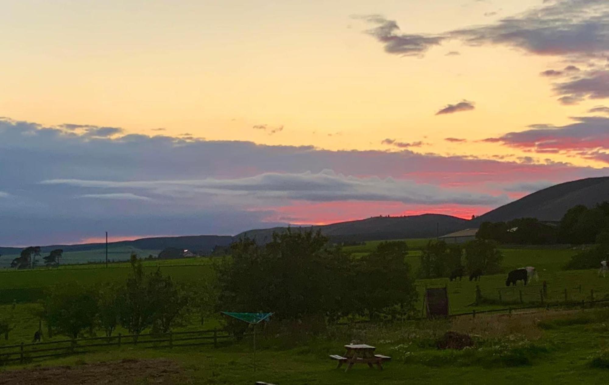 The Granary At Tinto Retreats, Biggar Is A Gorgeous 3 Bedroom Stone Cottage Wiston  Eksteriør billede